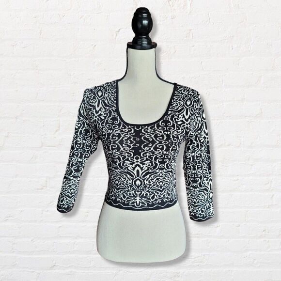Xhilaration Crop Sweater Long Sleeve Black and White Sweater Size Small - Picture 1 of 10